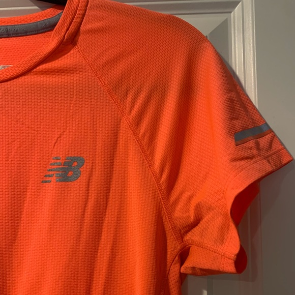 New Balance Ice 2.0 Tee Shirt Women’s Size Small - Picture 2 of 5